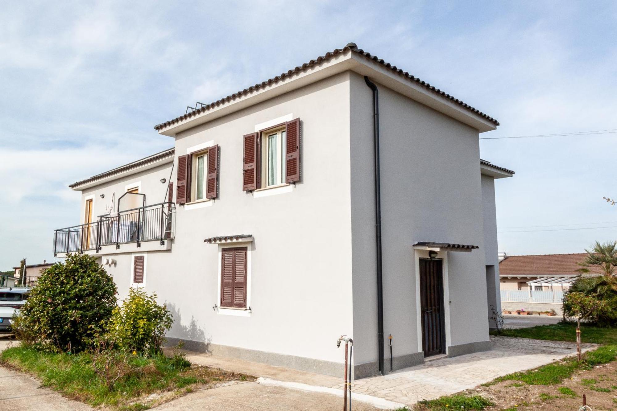 A Casa Di Marco Guesthouse - Apt Di Ciampino E Stazione Per Roma Marino Buitenkant foto